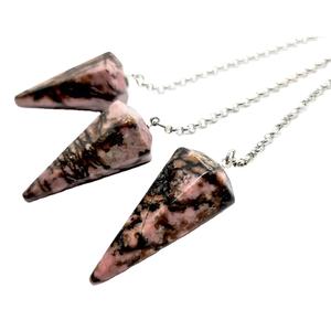 Pendule de rhodonite de haute qualité pendule de radiesthésie à cône à facettes en cristal naturel pour pendules de guérison Reiki à vendre - Product Image 1