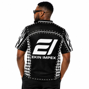 Camiseta Premium Negra con Logo Frontal y Pedrería, Cuello en V, Estilo Oversize, Streetwear - Product Image 4
