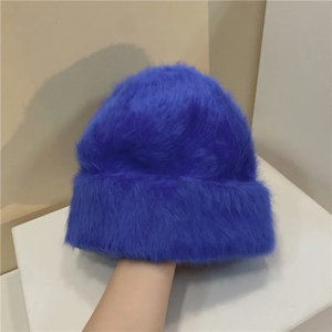 Bonnet en fausse fourrure couleur unie avec broderie lettre C, unisexe adulte, tricoté à la main, chaud pour l'hiver, style décontracté, 56-58CM, 2026 - Product Image 3