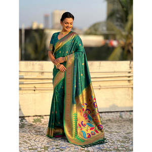 Sari Paithani Verde con Detalles Tejidos en Zari, Ropa India y Pakistaní - Product Image 1