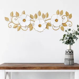 Arte de Pared Metálico Floral Moderno en Dorado y Blanco - Decoración Botánica 3D para Sala de Estar - Product Image 4