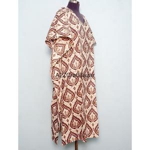 Robe longue kaftan moulante en coton indien faite à la main, écologique, à col en V et motif floral, pour mamans - Tenue décontractée, de plage ou de nuit - Product Image 5