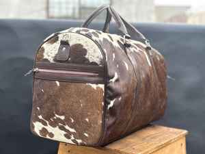 Bolsa de Viaje de Cuero Vacuno Refinado Estilo Western con Pelo, Lujosa Bolsa de Gimnasio/Duffel LHDB-0175 - Product Image 4