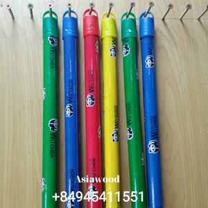 Palo de escoba recto de madera de eucalipto colorido Flor de Vietnam al por mayor 120cm de longitud mango recubierto de PVC de colores palo de fregona de plástico - Product Image 6
