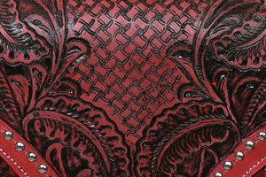 Bolsa de Cuero Rojo Hecha a Mano para Montura de Caballo con Tachuelas y Grabado Floral, Bolsa de Almacenamiento para Pomel de Caballo - Product Image 5