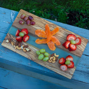 Planche à découper rectangulaire en bois d'acacia et résine, fabriquée à la main, de luxe, épaisseur 1,5 cm, compatible lave-vaisselle, durable, pour servir et couper - Product Image 4