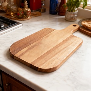 Planche à découper élégante avec poignée et trou de suspension, finition lisse, surface compatible avec les couteaux, idéale pour couper, servir et utiliser en cuisine - Product Image 2