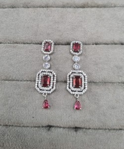 Pendientes colgantes con piedra de corte octogonal y forma de lágrima, pendientes brillantes con diamantes americanos para recepciones y fiestas, proveedor de pendientes. - Product Image 2