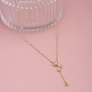 Collar con Colgante de Luna con Triple Halo de Diamantes en Oro Rosa de 14K, Joyería Fina y Delicada para Mujer, Regalo Celestial de Aniversario - Product Image 4