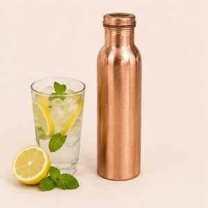 Bouteille d'eau en cuivre pur pour les bienfaits ayurvédiques, design sans fuite, sans soudure, stimulant naturel de l'immunité et écologique pour les voyages - Product Image 2