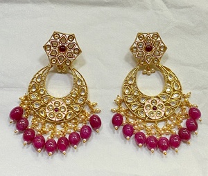 Pendientes Kundan de Latón Chapado en Oro de 22K con Perlas Naturales y Rubíes Polki, Joyería Tradicional India para Novias - Product Image 3