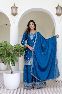 Conjunto de Kurti Sharara Étnico de 3 Piezas para Mujer al por Mayor con Trabajo de Espejos, Diseño de Seda y Chifón para Fiestas - Product Image 3