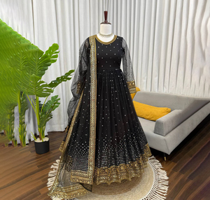Vestido Anarkali de terciopelo de viscosa puro, estilo indio-pakistaní, con bordado y lentejuelas, conjunto largo con dupatta para niñas, ideal para bodas. - Product Image 1