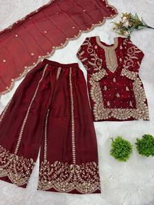 Ensemble Kurti Sharara brodé pour enfants avec dupatta – Tenue ethnique de créateur avec travail Zari pour les fêtes et les mariages, pour filles - Product Image 3