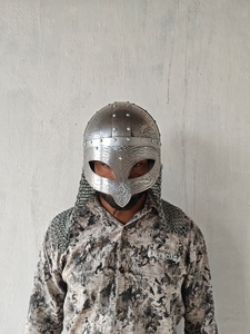 Casco de Armadura Vikinga Hecho a Mano en Acero Suave con Malla Metálica, Disfraz de Caballero para Adultos, Ideal para Cosplay, Eventos y Fiestas de Halloween - Product Image 2