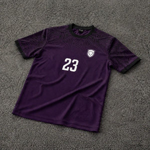 Camiseta Deportiva Morada Oscura Personalizada al por Mayor para Hombre, Transpirable, de Secado Rápido, Manga Corta, con Patrón Geométrico - Product Image 1