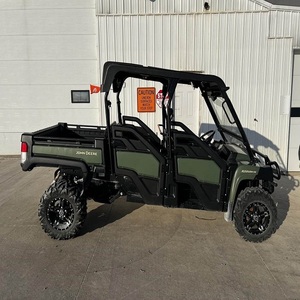 Véhicule utilitaire John Deere 825M S4 de qualité supérieure, transmission automatique 4x4, intérieur confortable, construction robuste - Product Image 1