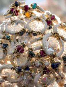 Brazalete Vintage de Hueso con Incrustaciones de Piedras Blancas, Hecho a Mano, Ecológico, Joyería Étnica para Mujer, Regalo de Navidad, HF CRAFTS - Product Image 3