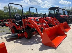 Tracteur compact Kubota Bx23s avec chargeur frontal 4x4, tracteur utilitaire agricole pour travaux sur le terrain et manutention de matériaux - Product Image 3