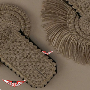 Epaulettes Napoleónicas de Cuerasero Plateadas Bordadas a Mano, Ecológicas y Lujosas, Par de Epaulettes de Carabinier - Product Image 4