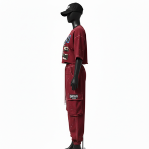 Conjunto de camiseta corta y pantalones para mujer, algodón de alta calidad, tejido polar de 300GSM, cálido y suave, con logotipo bordado y estampado. Conjuntos para mujer. - Product Image 3