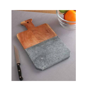 Planche à découper en bois d'acacia marbré, cadeaux de mariage personnalisés pour les nouveaux couples - Product Image 1
