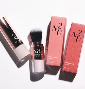 Iluminador [N2U] Lovely 3.5g, Brocha Todo en Uno, Maquillaje Vegano, Ideal para Viajes, Piel Radiante, Larga Duración, Acabado Sedoso - Product Image 2