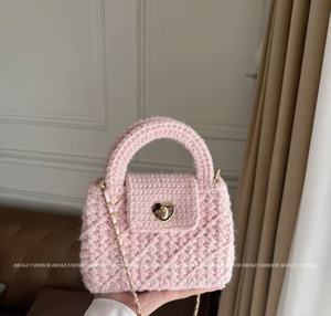 Nuevo Bolso Bandolera de Mujer con Estampado Animal, Hecho a Mano, con Cierre de Cremallera y Broche - Product Image 1