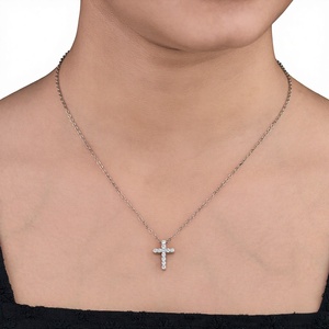 Collar con Colgante de Cruz de Oro Blanco Sólido de 18K con Moissanita |   Delicado Collar con Cruz Religiosa, Joyería Brillante de Fe, Regalo - Product Image 6