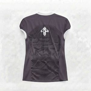 เสื้อฟุตบอลชาย คอวี แบบอเมริกัน พิมพ์ลายด้วยความร้อน วัสดุโพลีเอสเตอร์ 100% โดย RIVIAN ATLANTIC - Product Image 3