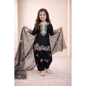 Ensemble salwar élégant brodé pour filles, avec haut et dupatta de créateur, confectionné en crêpe et soie organza, idéal pour les mariages et les festivals. - Product Image 1