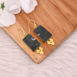 Pendientes Clásicos de Piedra de Sangre, Pendientes Colgantes de Latón Chapado en Oro Amarillo, Elegantes Pendientes de Latón, Fabricante Mayorista - Product Image 3