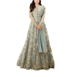 Robe de soirée brodée de fleurs vert sauge, manches longues, col carré, longueur au sol - Product Image 4