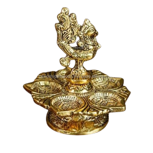 Panch de latón Arti Diya con pavo real - Product Image 1