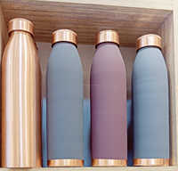 Bouteilles d'eau en cuivre-Bouteilles en cuivre massif faites à la main Bouteilles d'eau en cuivre par Unique Craft India