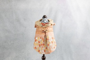 Ropa Premium de Seda para Perros Kikko-Sansyu con Estampado Floral Imperial y Detalles de Flor de Ciruelo, Talla (M) - Product Image 4