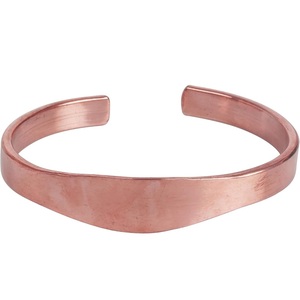 Brazalete de Cobre Pulido, Diseño Abierto, Estilo Contemporáneo Minimalista, Joyería Simple, Acabado a Mano, en Venta - Product Image 1