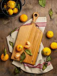 Planche à découper robuste en bois d'acacia naturel, conçue pour trancher le pain, découper la viande et couper les fruits. - Product Image 3