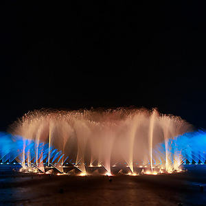 Fuente de Agua Decorativa con Luces LED 1D y 3D, de Acero Inoxidable, con Diseño Moderno para Exteriores, Grande y Colorida - Product Image 4