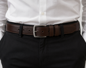 Cinturón Formal de Cuero Genuino Marrón para Hombre con Hebilla Rectangular de Acero, Diseño Sólido y Duradero, Moldeado en una Sola Pieza - Product Image 4