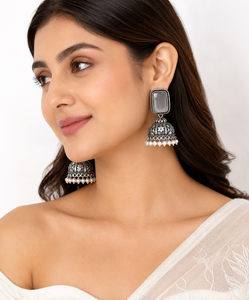 ต่างหูระย้า jhumka ไข่มุกเงินแท้สีเทาออกซิไดซ์สำหรับผู้หญิงต่างหูระย้างานปาร์ตี้แนววินเทจทันสมัย - Product Image 3