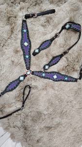 Ensemble de harnais pour cheval en cuir avec incrustations violettes et turquoise, couture en chevrons, conchos en cristal, bride, plastron, cuir véritable, léger - Product Image 3