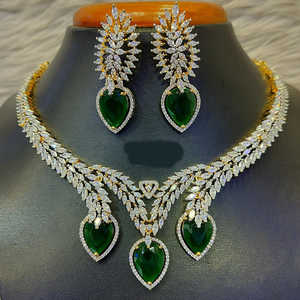 Ensemble de collier élégant en diamant américain plaqué or 11065531GR ensembles de bijoux fins - Product Image 1