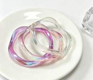 Modernas pulseras de resina epoxi para mujer con un estilo artístico único y decoración hecha a mano de primera calidad. - Product Image 1