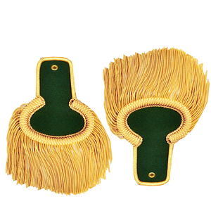 Epaulettes Gold Moon en rojo y dorado con flecos en espiral, hechos a mano, para ceremonias y desfiles, en venta, hechos en Pakistán. - Product Image 4