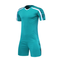Ensemble de maillot et short de football confortable pour l'entraînement, conception OEM, couleur personnalisée, imprimé sur le devant, respirant, haute qualité