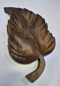 Plateau en bois en forme de feuille pour servir les invités lors d'événements, de fêtes et pour paniers-cadeaux – Plateau écologique haut de gamme, vente en gros depuis l'Inde - Product Image 4