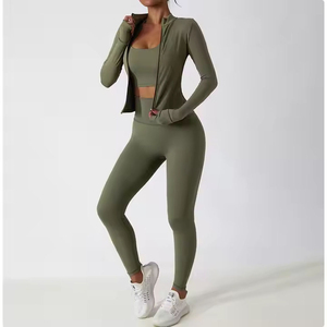 Conjunto de Yoga para Mujer de la Mejor Calidad, Diseño Único con Estampado de Letras, Pantalones Cortos con Cinturón, Spandex/Nailon, Gran Venta - Product Image 1