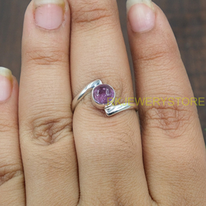 Anillo de Plata de Ley 925 con Amatista Natural para Mujer, Anillo de Piedra Preciosa Morada Hecho a Mano, Anillo Minimalista con Bisel, Joyería de Plata para Mamá - Product Image 4