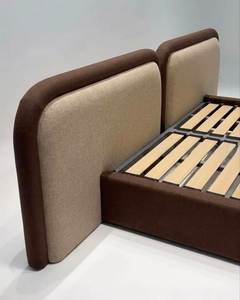 Cama King Moderna Tapizada con Estructura de Madera y Tela - Product Image 4